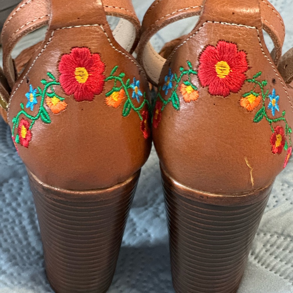Beautiful high heels size 8